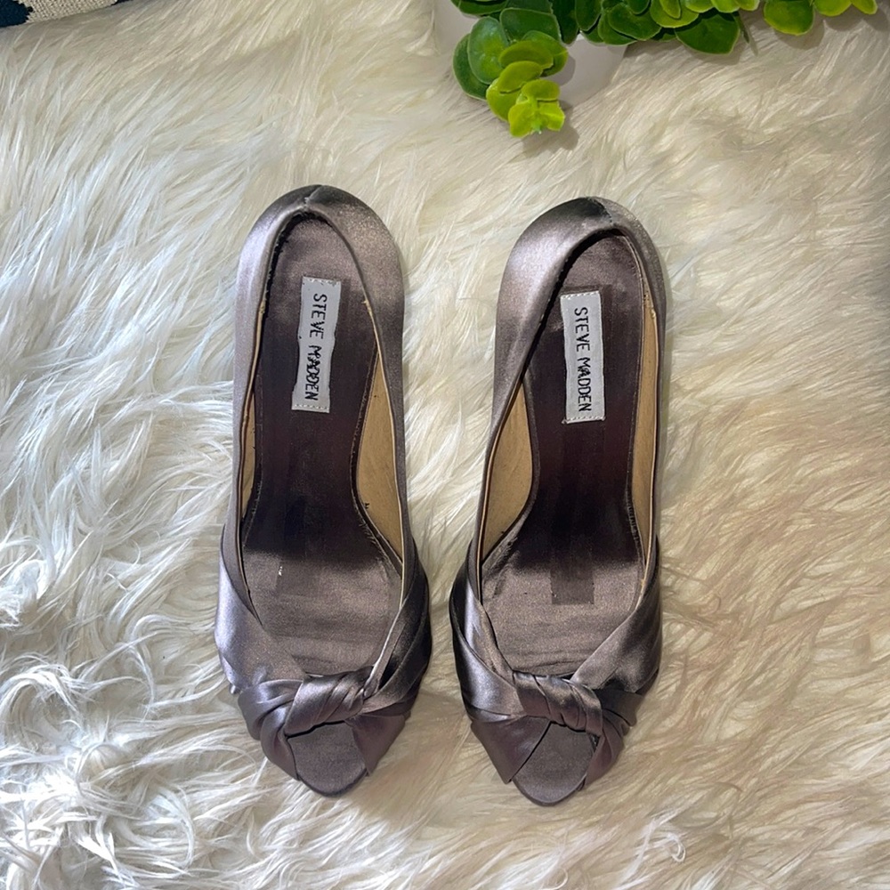 [steve madden] Glamorus Satin Pumps